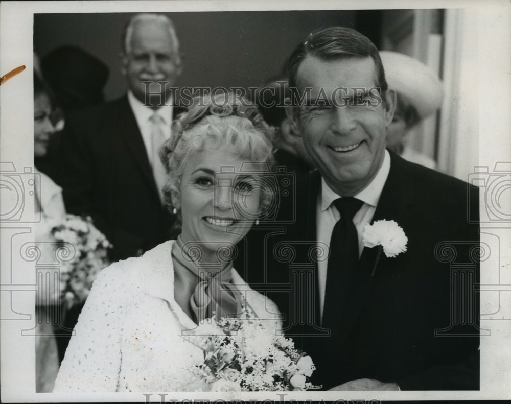 1971 Press Photo Fred MacMurray and Beverly Garland in &quot;My Three Sons&quot;-Historic Images