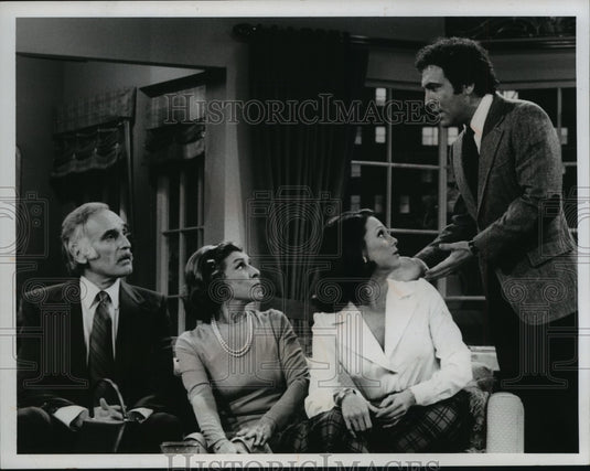1975 Press Photo Actors Harold Gould And Nancy Walker With Others - mjp17288 - Historic Images