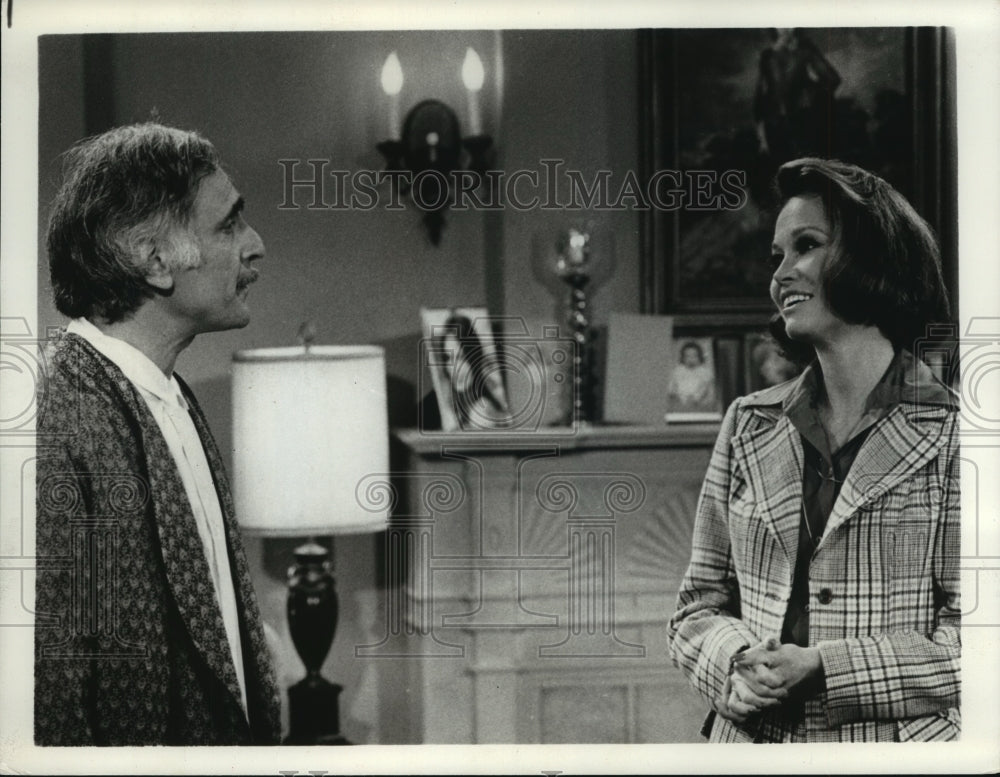 1974 Press Photo Actor Harold Gould In &#39;The Mary Tyler Moore Show&#39; - mjp17289-Historic Images