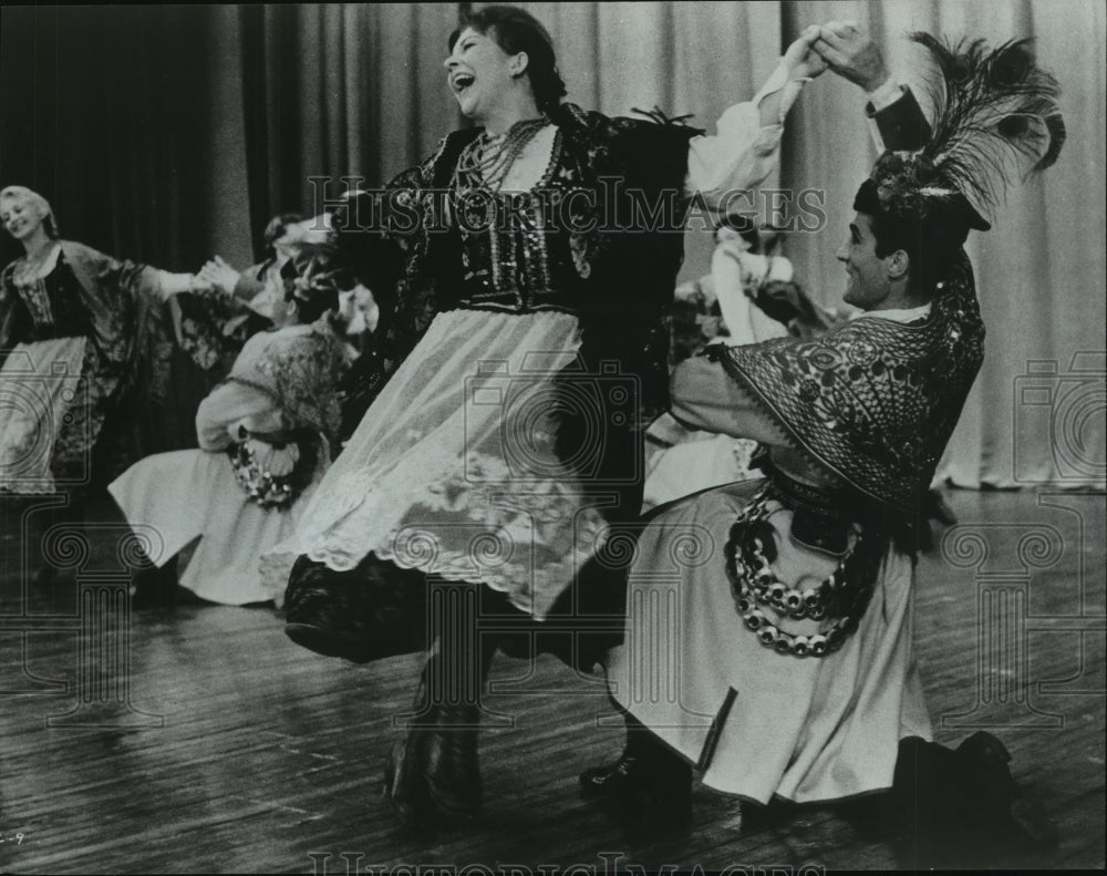 1971, Mazowsze dancers - mjp17322 - Historic Images