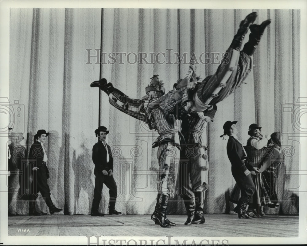 1982 Press Photo Mazowsze dancers - mjp17325-Historic Images