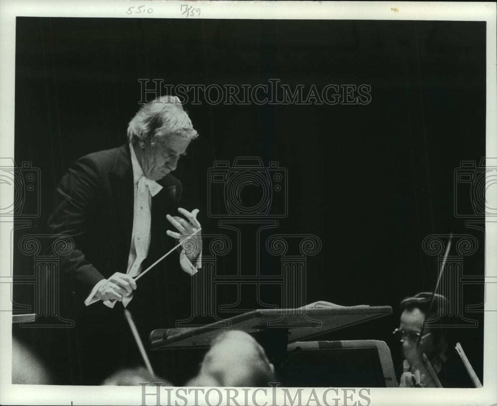1977 Press Photo Associate Conductor Henry Mazer With Chicago Symphony Orchestra - Historic Images
