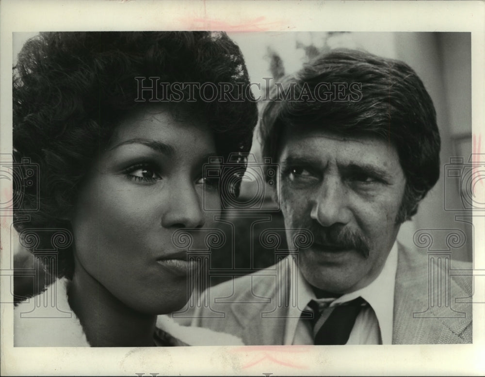 1974 Teresa Graves &amp; Harry Guardino in &quot;Get Christie Love!&quot; - Historic Images