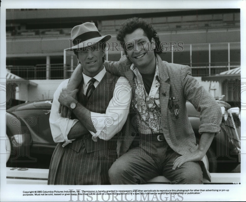 1985 Press Photo Ted Danson, Howie Mandel, in scene from A Find Mess - mjp17450 - Historic Images