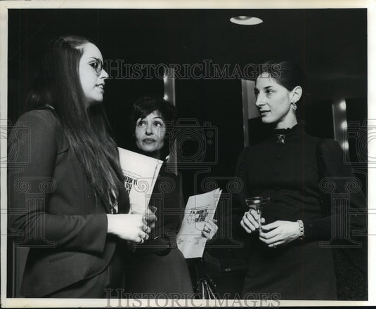 1973, Volunteers & ballerina Cynthia Gregory talk at American Ballet - Historic Images