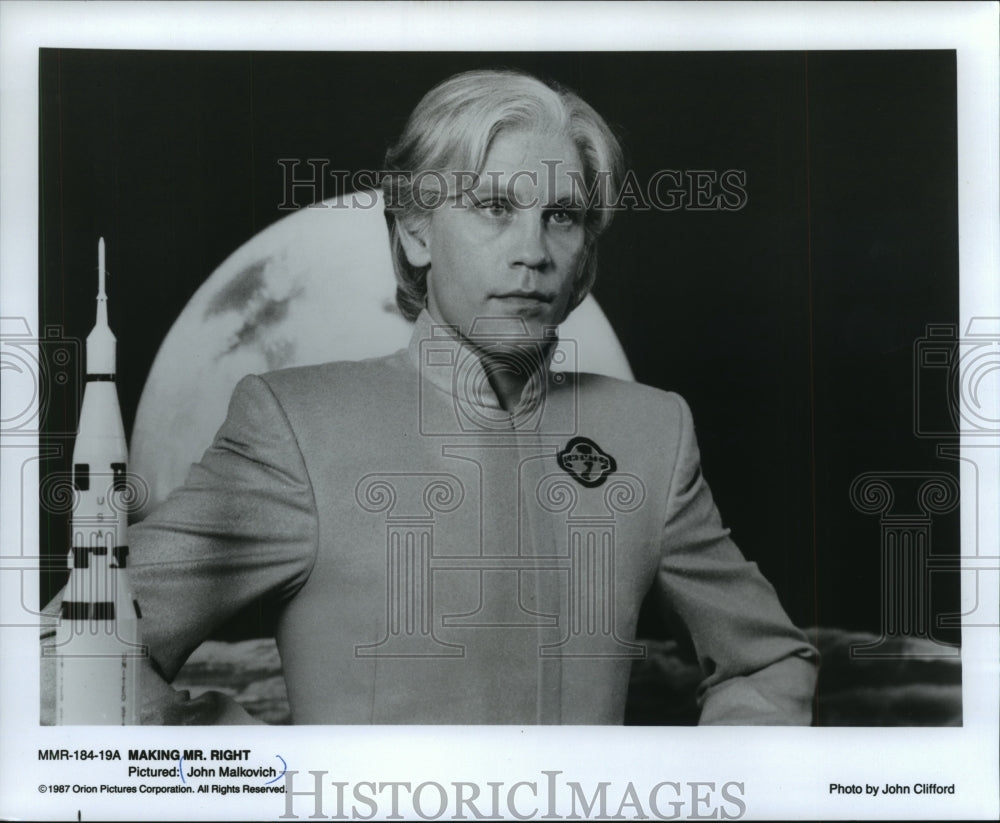 1987 Press Photo John Malkovich in &quot;Making Mr. Right&quot; from Orion Pictures - Historic Images