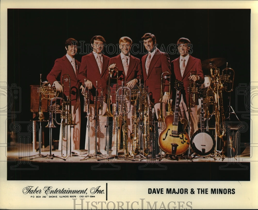 Press Photo Posing with instruments Dave Major &amp; The Minors - mjp17546 - Historic Images