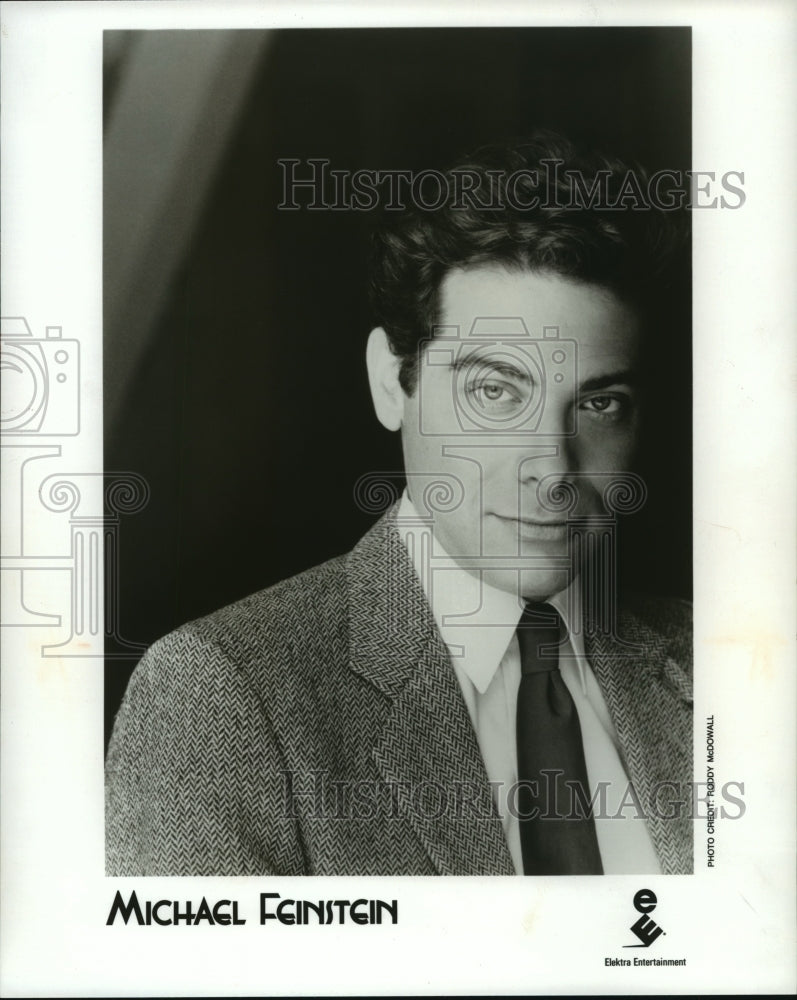 1990 Press Photo Actor Michael Feinstein appearing at benefit in Milwaukee, WI - Historic Images