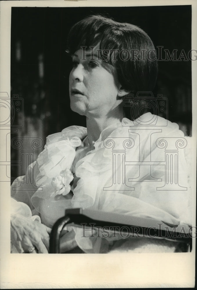 1966 Julie Harris acts in the television show &quot;Rob Hope Presents&quot; - Historic Images