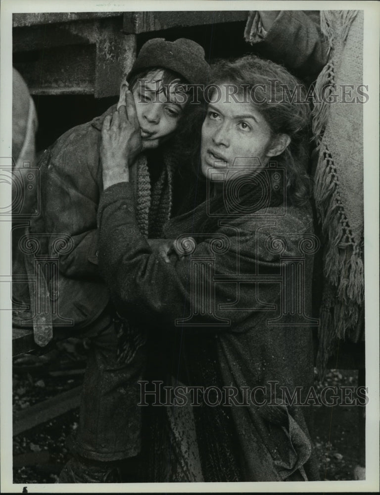 1985 Press Photo Melanie Mayron and Bogdan in Wallenberg: A Hero&#39;s Story, on NBC - Historic Images