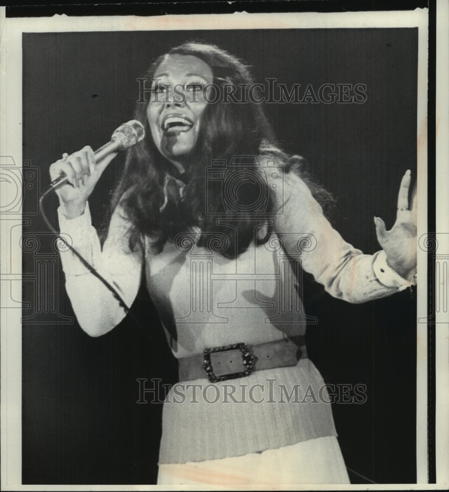 1972 Press Photo Miss America Terry Anne Meeuwsen performs in Atlantic City.-Historic Images