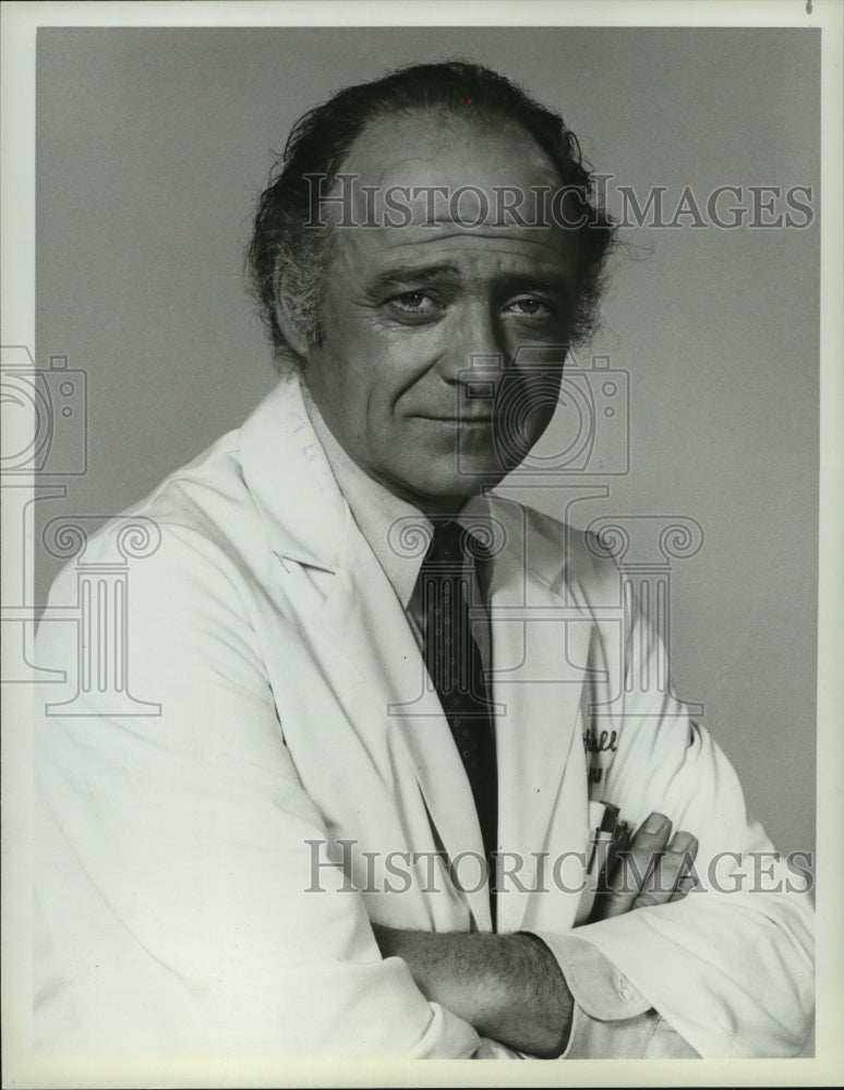 1982 Press Photo Ed Flanders stars in &quot;St. Elsewhere&quot; on NBC television - Historic Images