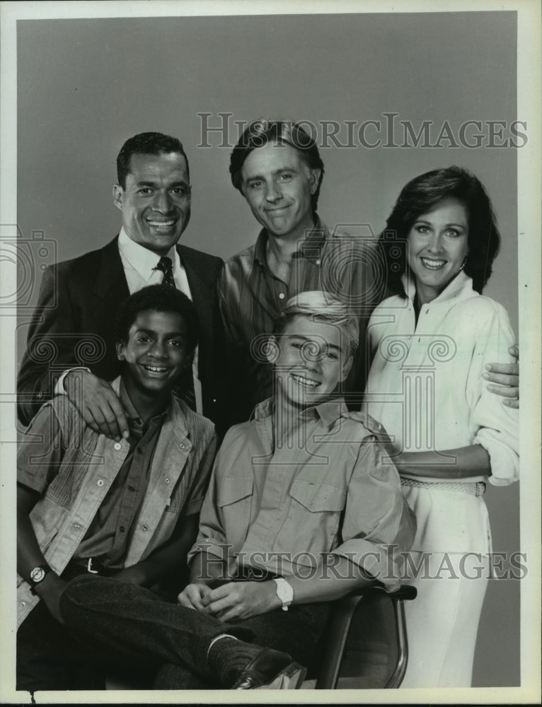 1985 Press Photo Joel Higgins, Erin Gray & Alfonso Ribeiro on Silver Spoons. - Historic Images