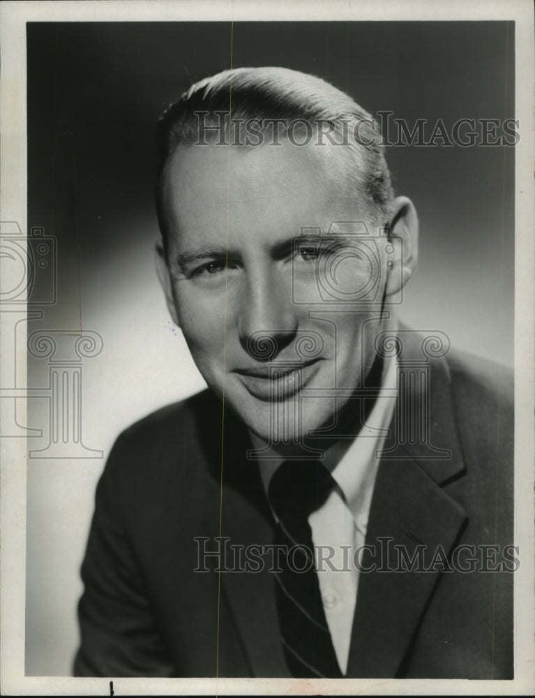 1967, Robert MacNeil of "The Scherer-MacNeil Report" - Historic Images