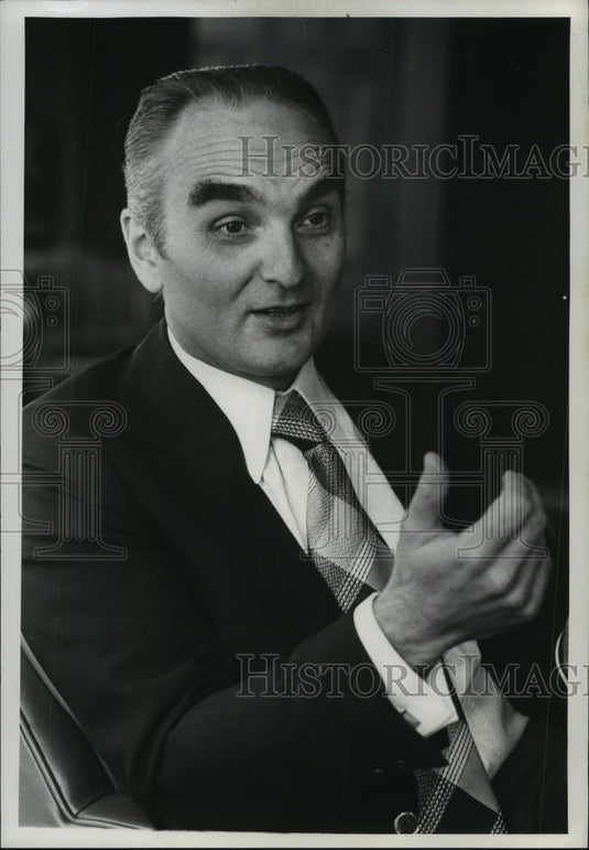 1976 Press Photo Boguslaw Madey is musical director at Lodz, Poland opera house - Historic Images