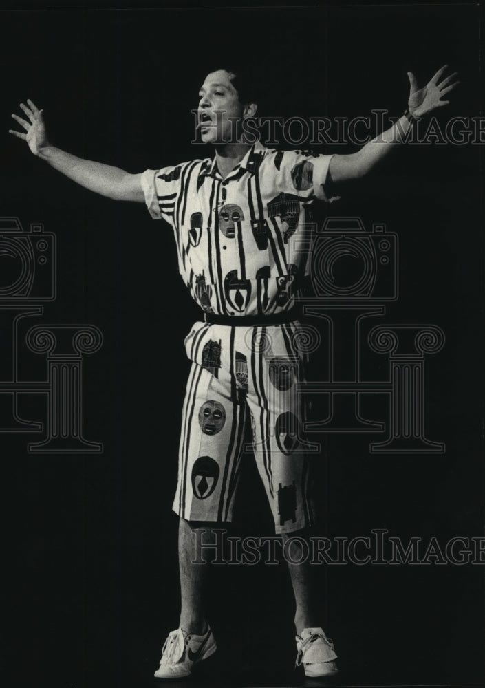 1987 Press Photo Howie Mandel wears clothes with masks at Performing Arts Center - Historic Images