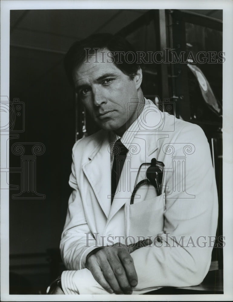 1978, John Gavin plays a heart specialist in "Doctors' Private Lives" - Historic Images