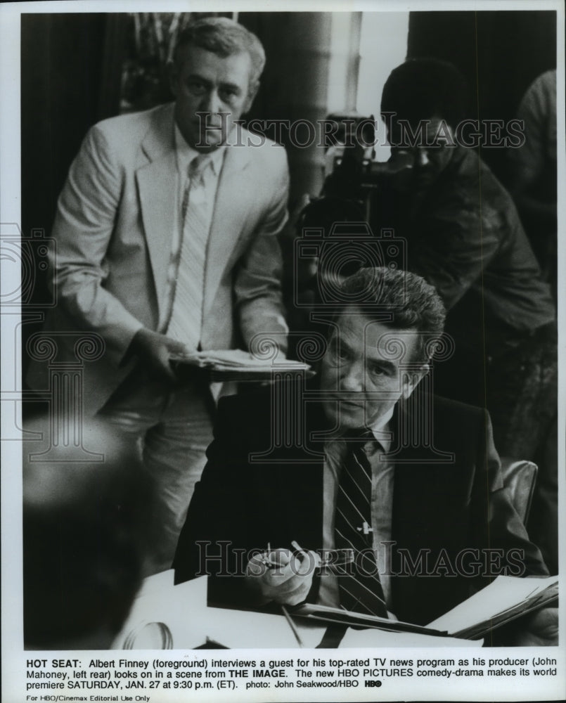 1990 Press Photo Albert Finney and John Mahoney in a scene from &quot;The Image&quot; - Historic Images