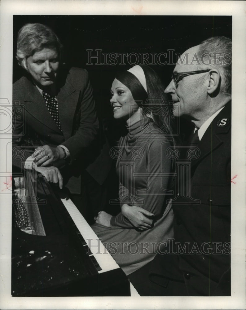 1973 Press Photo Miss America, Terry Anne Meeuwsen, sang at Salvation Army event - Historic Images