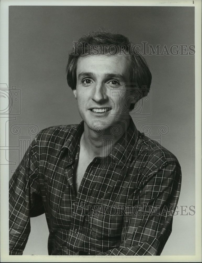 1982 Press Photo Michael Gross NBC &quot;flower generation&quot; father in &quot;Family Ties.&quot;- Historic Images