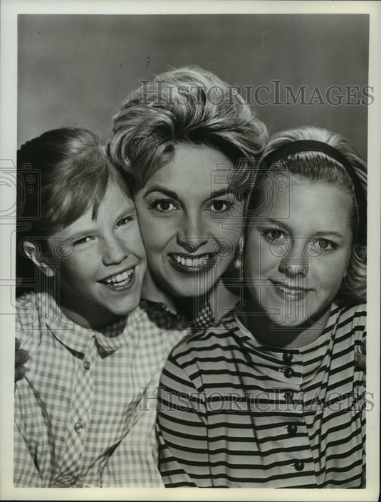 1965, Beverly Garland & child cast in "The Bing Crosby Show" - Historic Images