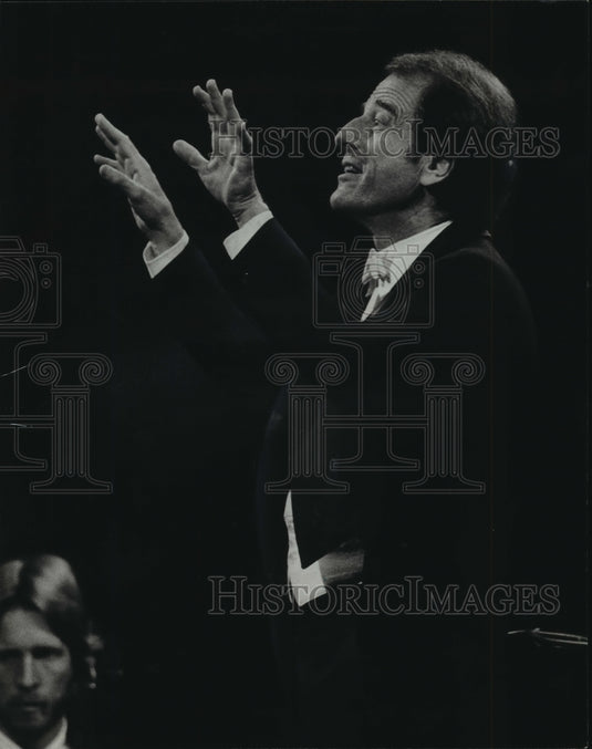 1981 Press Photo Lukas Foss Conducting the Milwaukee Symphony Orchestra - Historic Images
