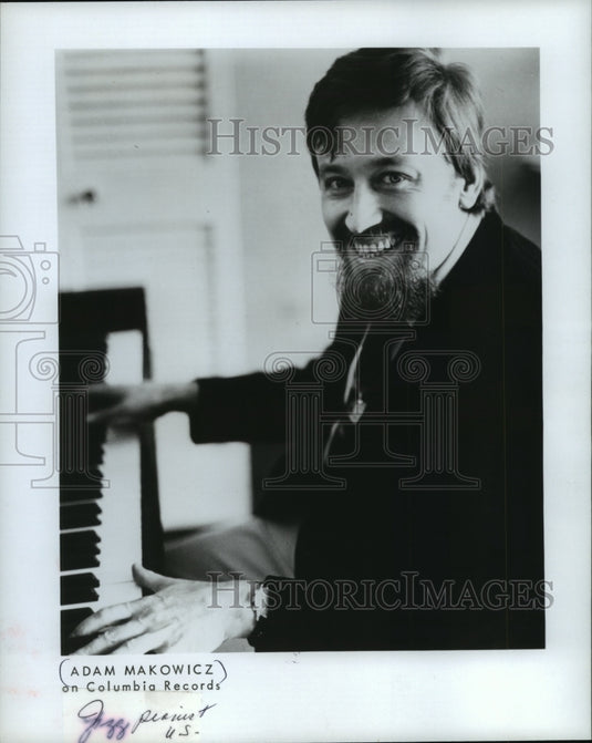 1981 Press Photo Adam Makowicz, Jazz Pianist, at his piano - mjp18656 - Historic Images