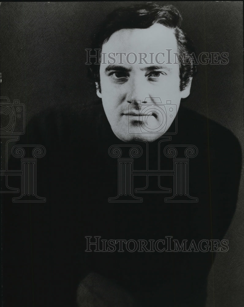 1974, Herman Malamood, opera singer - Historic Images