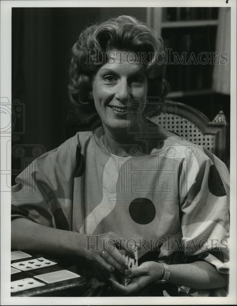 1977 Press Photo Nancy Marchand as Edith Cushing in &quot;Lovers and Friends&quot; - Historic Images