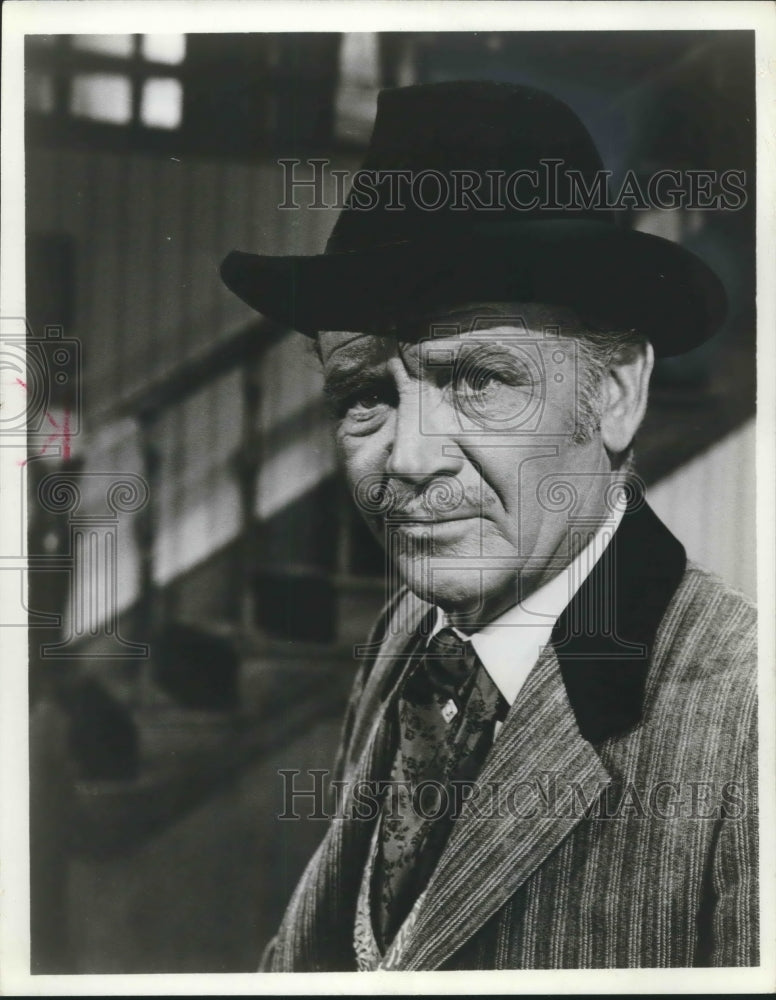 1967, Actor John Mills, dressed in suit, hat, in movie - Historic Images