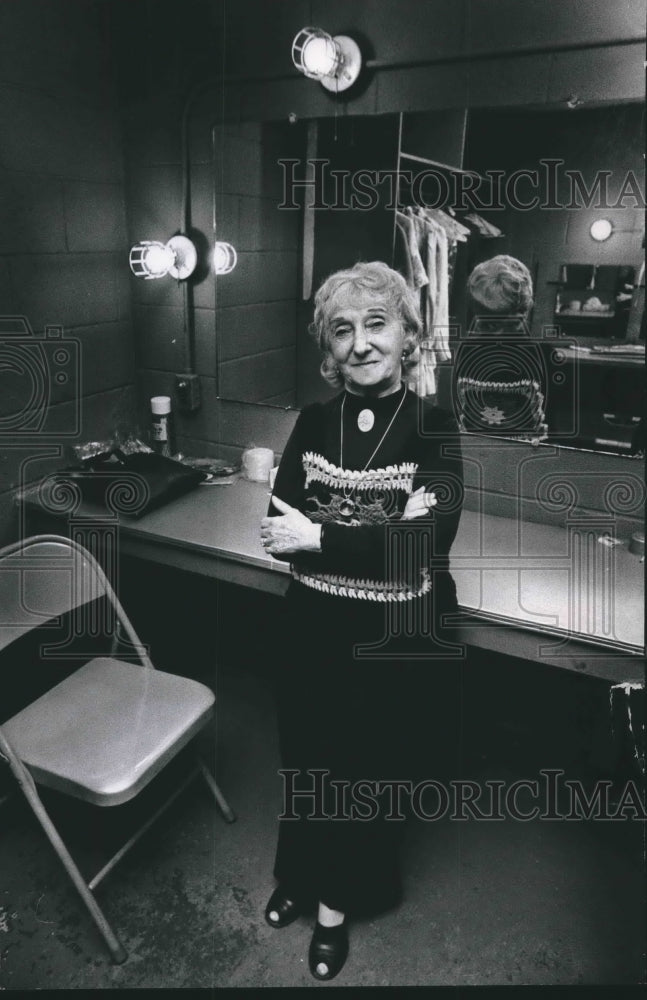 1973, Actress Helen Ross, in dressing room, Pellmann Theater - Historic Images