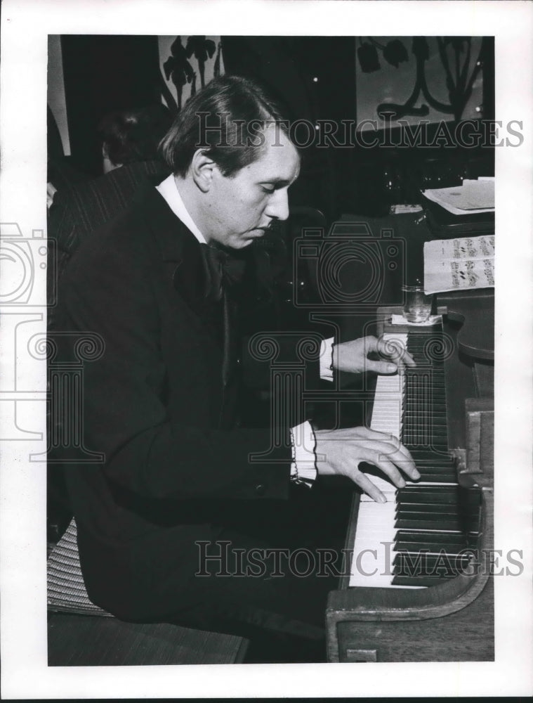 1975, Pianist Larry Millonci - mjp18904 - Historic Images