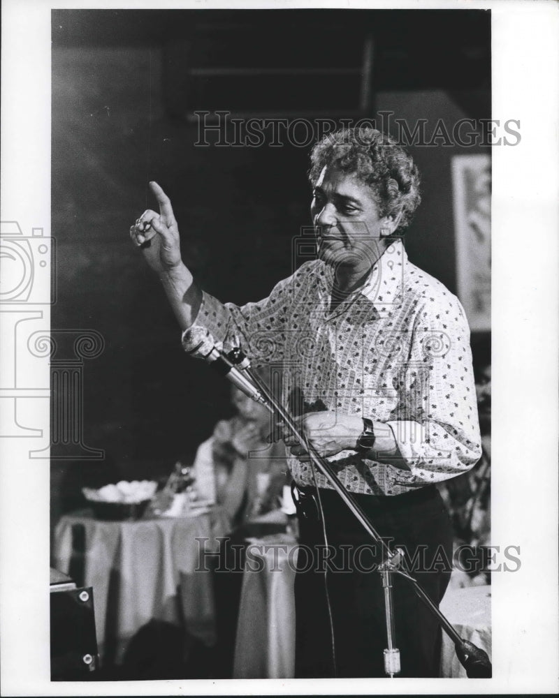1975 Press Photo Sig Millonzi performing at Frenchy's - Historic Images