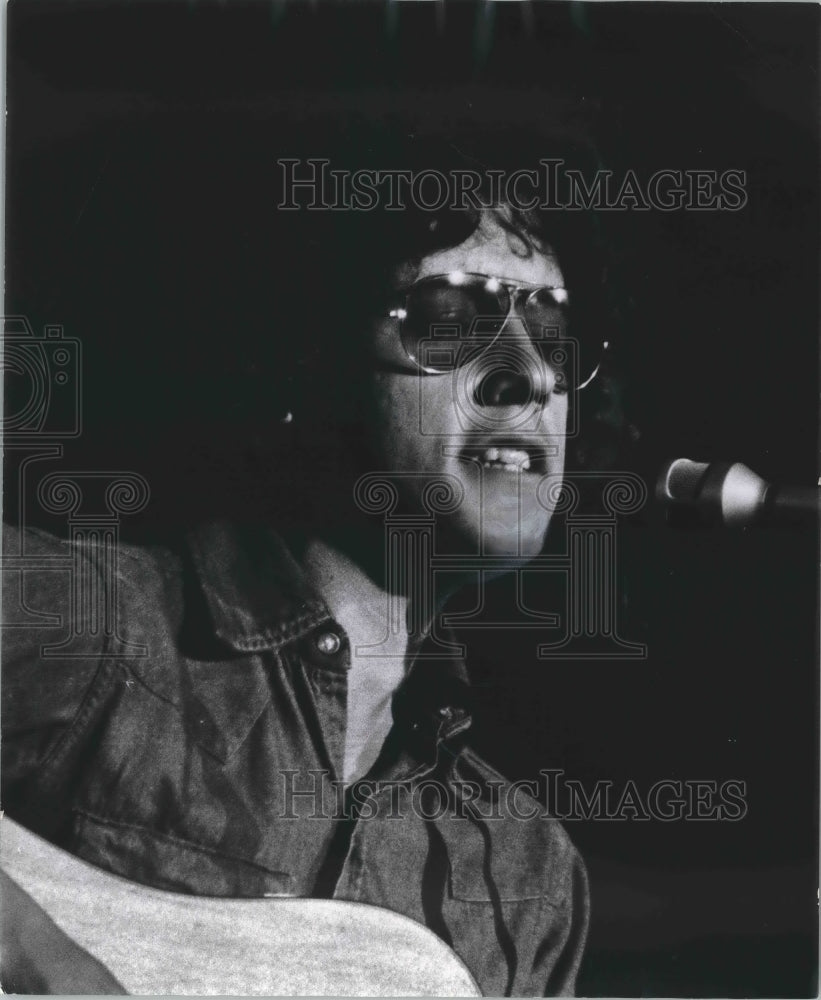 1971, Singer Arlo Guthrie at the Eagles Club Ballroom - Historic Images