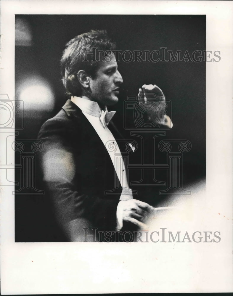 Press Photo Eduardo Mata Conducts Chicago Symphony Orchestra At Uihlein Concert - Historic Images