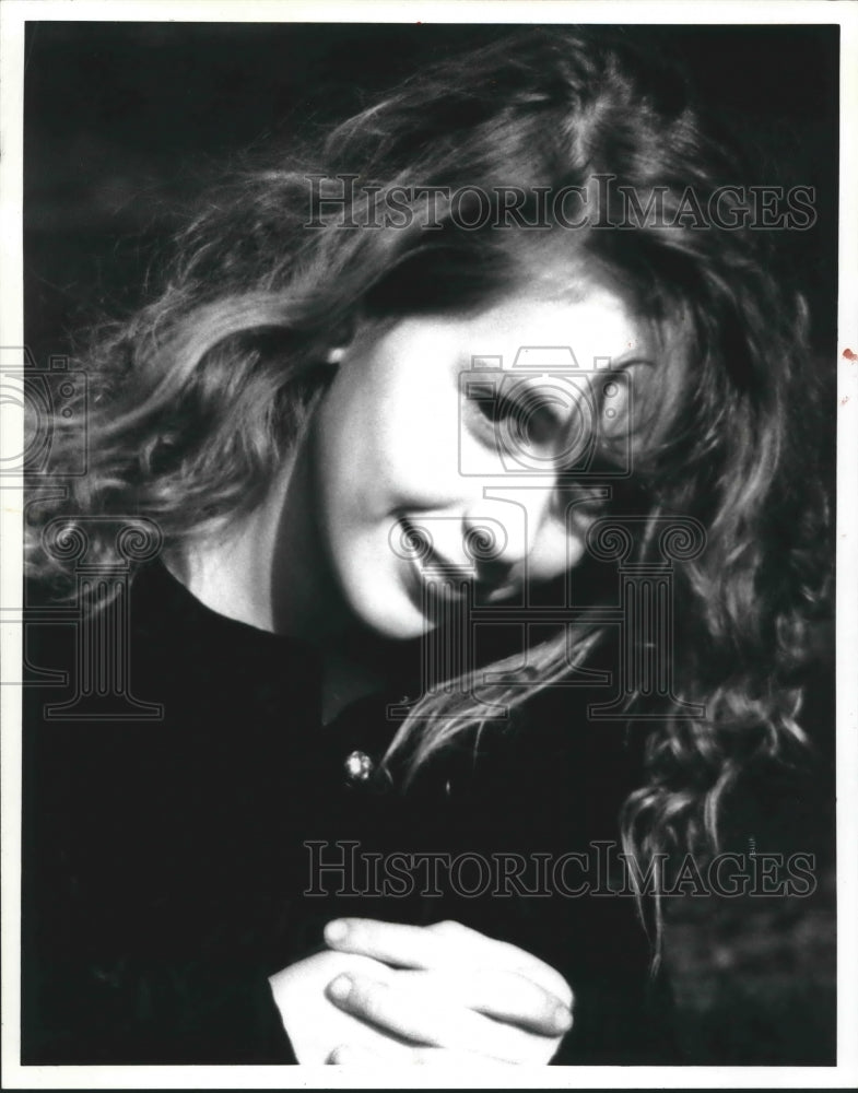 1994 Press Photo Milwaukeean Melissa Mathes Sings In &#39;Ed McMahon&#39;s Star Search&#39; - Historic Images