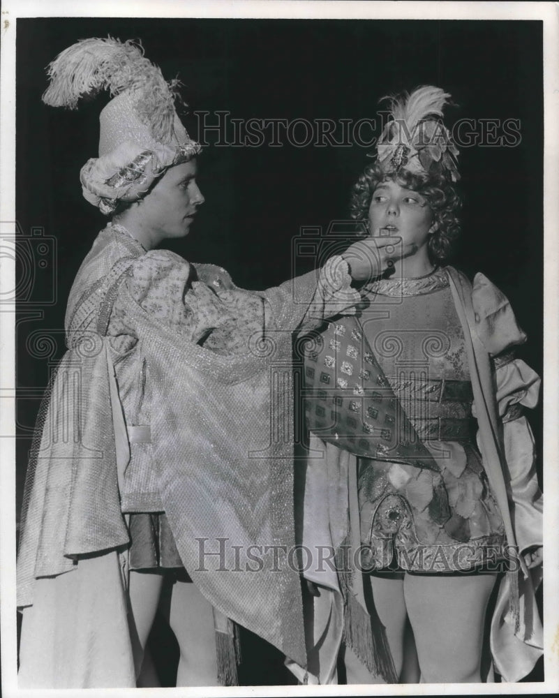 1980 Press Photo Marquette University Theatre students perform &quot;Twelfth Night&quot;-Historic Images