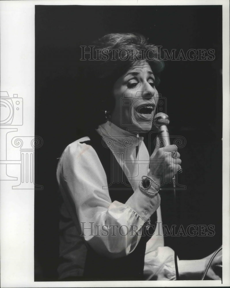 1978 Press Photo Sandra Mandella Sings At The Centre Stage Playhouse - mjp19206 - Historic Images