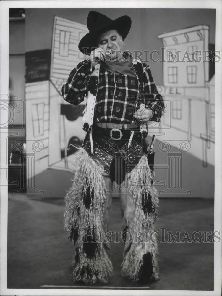 1964, Actor Maurice Gosfield dressed as cowboy, set Phil Silvers Show - Historic Images