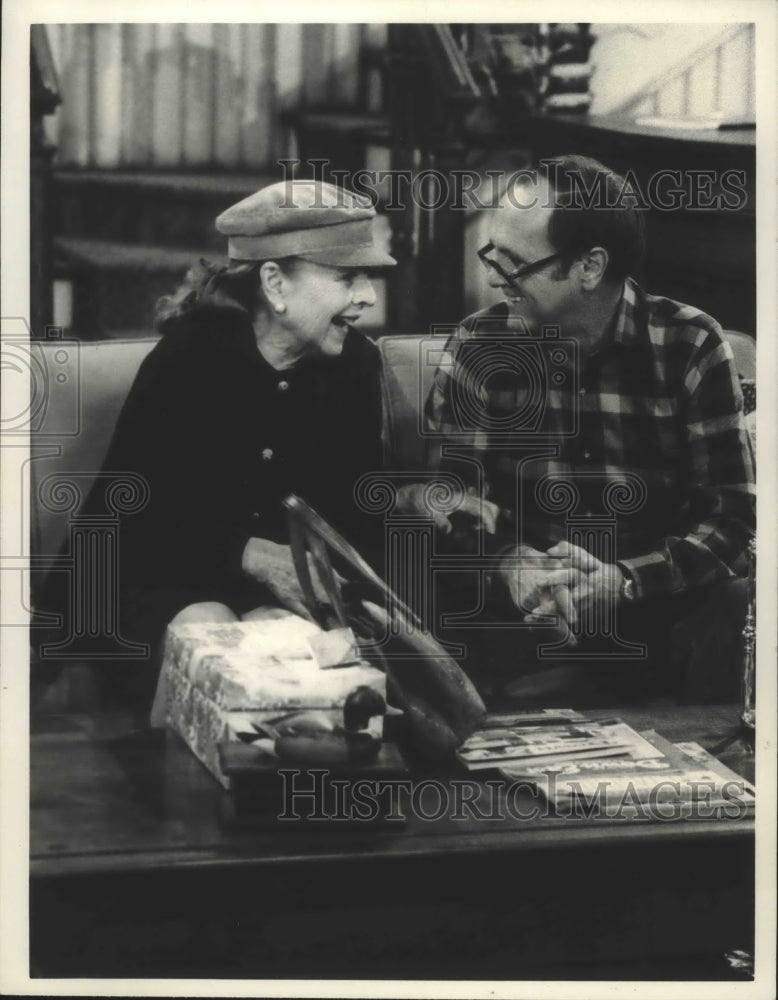 1984, Ruth Gordon on the Bob Newhart show - mjp19393 - Historic Images