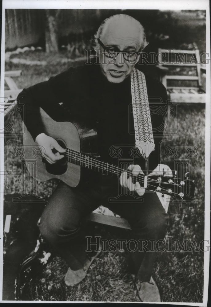 1977 Press Photo Joe Glazer, folk singer, songwriter and musician. - mjp19490 - Historic Images