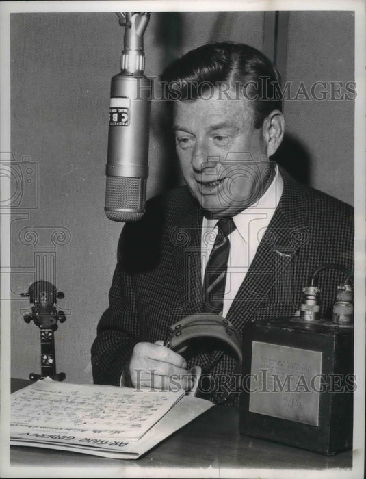 1985, Radio Broadcaster Arthur Godfrey during his CBS radio show - Historic Images