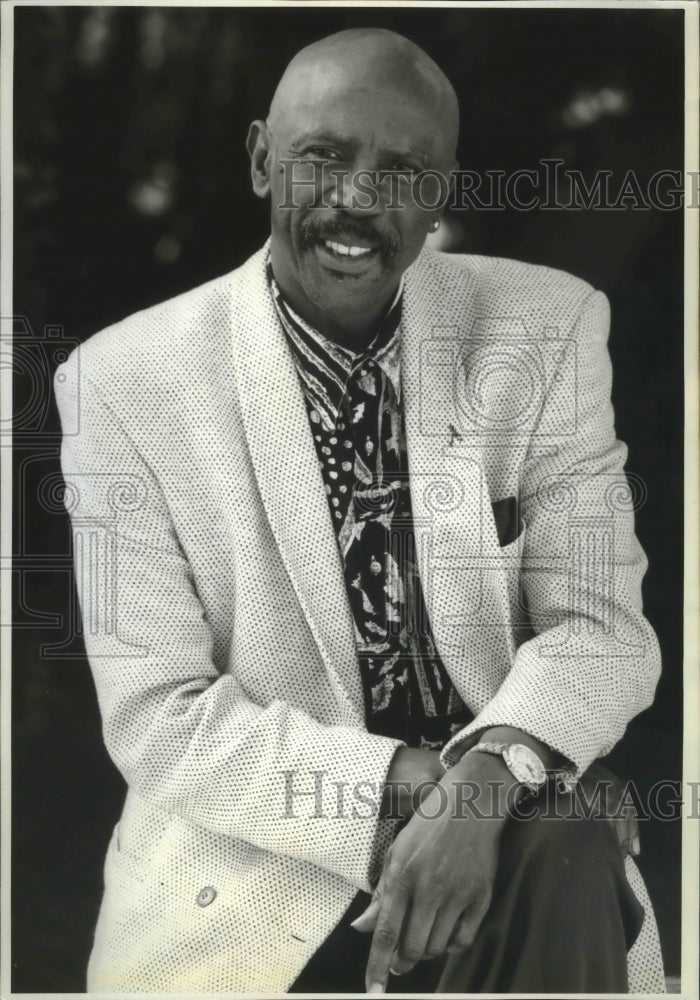 1993 Press Photo Lou Gosset, Jr. at his managers home, Beverly Hills,California - Historic Images