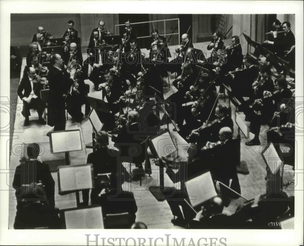1981 Press Photo DIrector Kurt Masur Directs Gewandhaus Orchestra Of Leipzig-Historic Images
