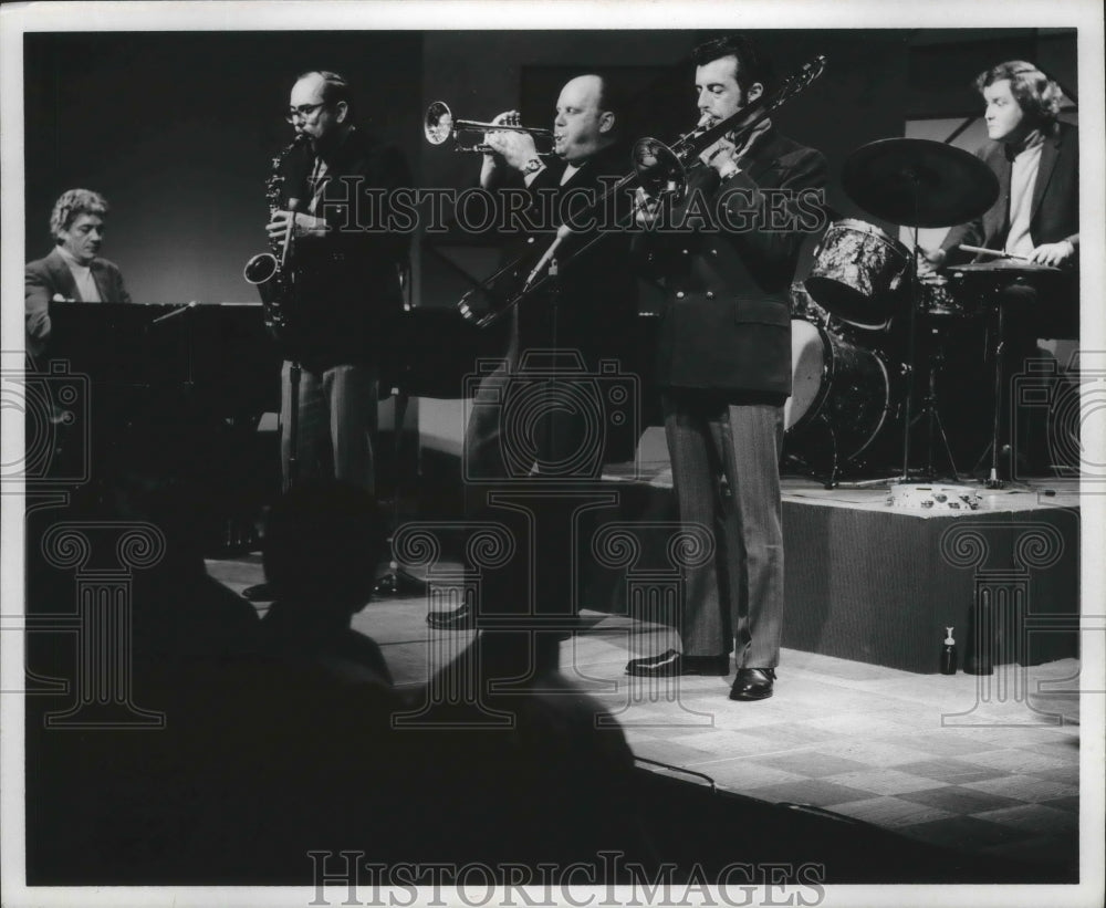 1982, Sig Millonzi and band - mjp19820 - Historic Images