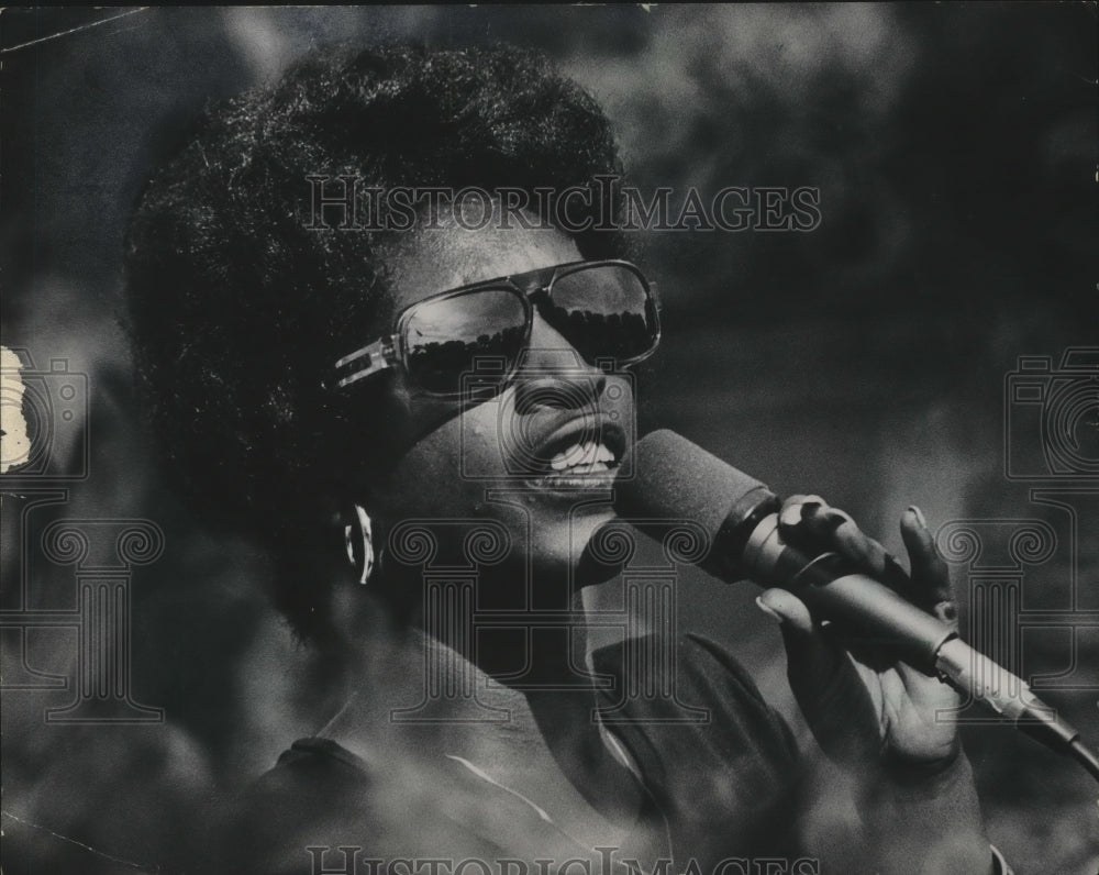 1975, Penny Goodwin sings at Washington Park – Historic Images