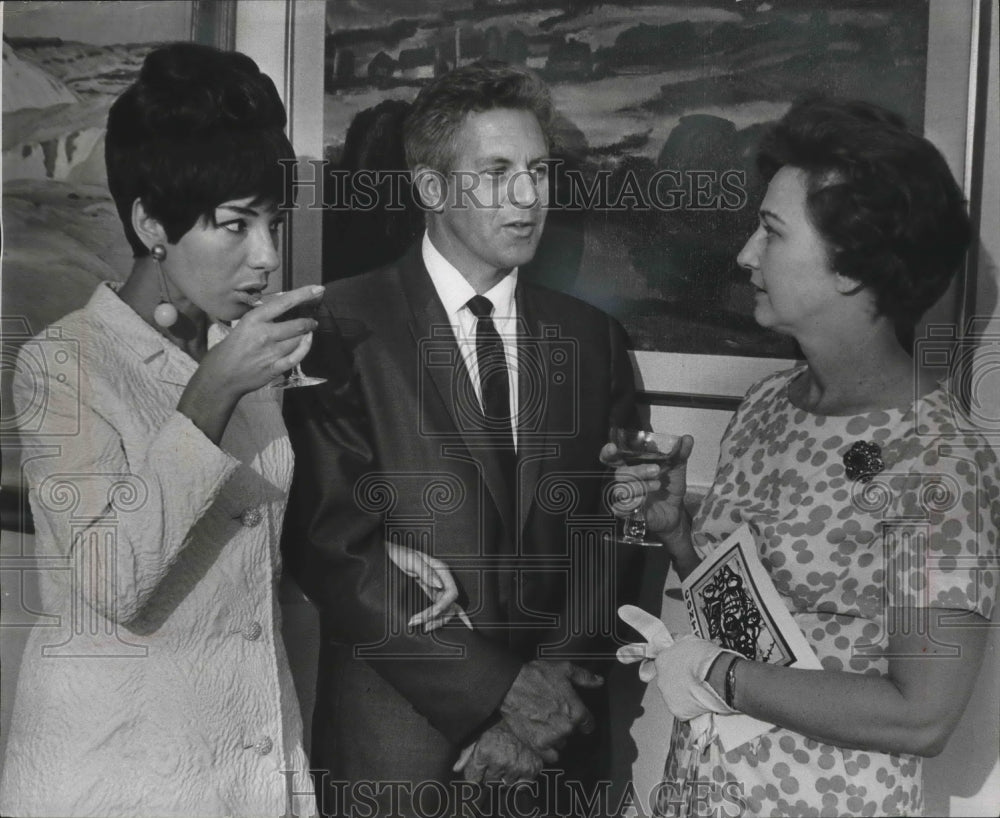 1967 Press Photo An invitational Reception at the new Memmel Galleries. - Historic Images