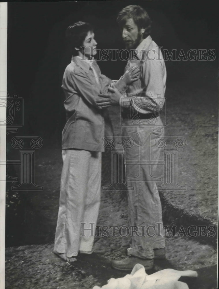 1974 Press Photo Ron Gurall &amp; other in &quot;The Tempest&quot;, University of Wisconsin-Historic Images