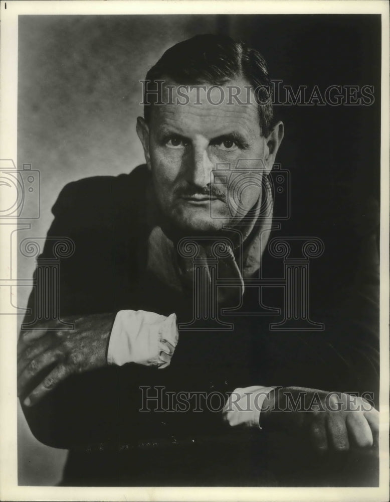 1966 Press Photo Sir Tyrone Guthrie, promotor and producer - Historic Images