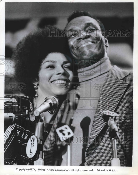 1974, Moses Gun & Rosalind Cash in "Amazing Grace" - Historic Images